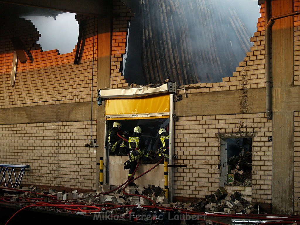 Grossbrand Halle auf dem Grossmarkt Koeln P826.JPG